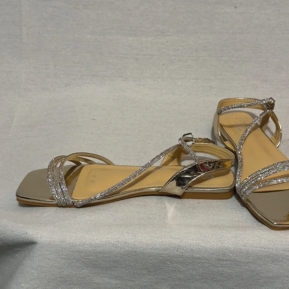 ❤️‍🔥4 for $25 SALE: Elegant Gold Women's Sandals - Picture 2 of 8